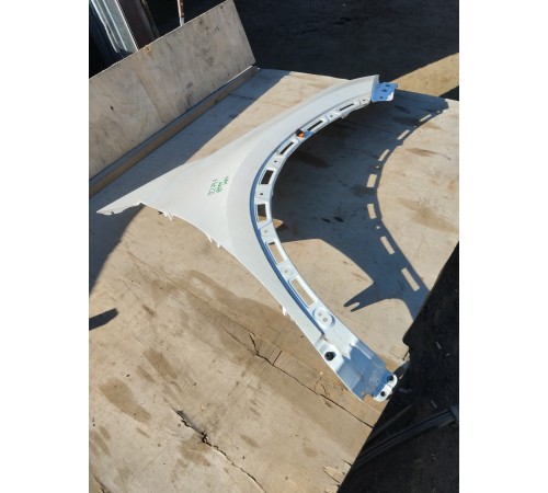 Крыло переднее правое