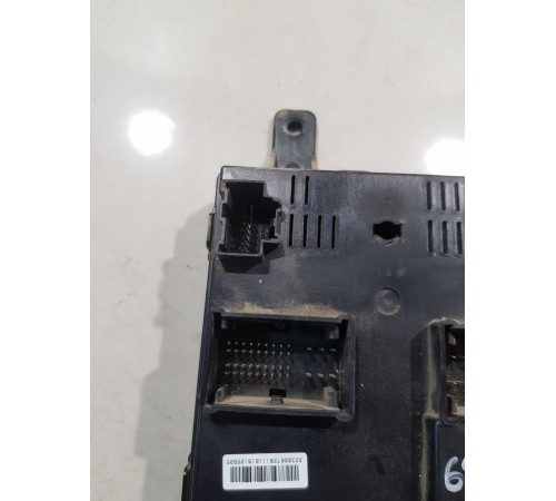 Блок предохранителей салонный