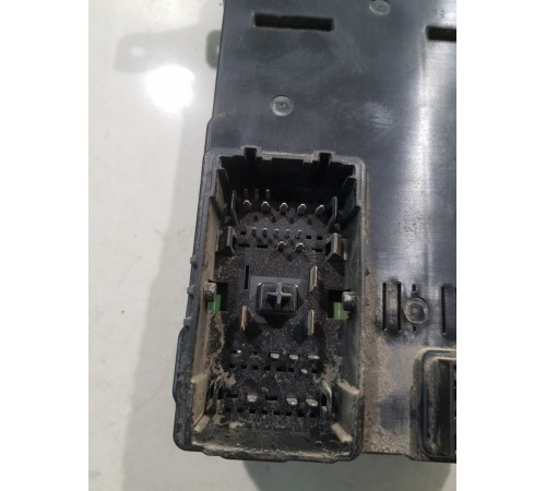 Блок предохранителей салонный