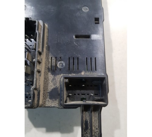 Блок предохранителей салонный