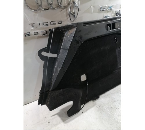 Обшивка багажника правая