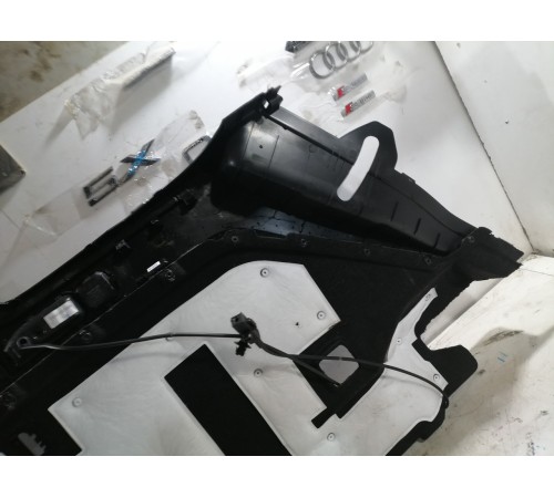 Обшивка багажника правая