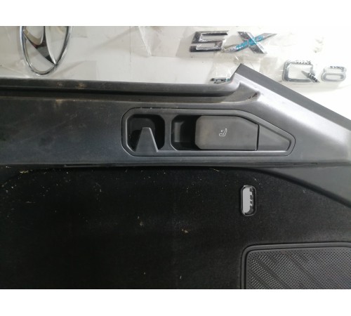 Обшивка багажника правая