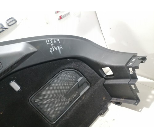 Обшивка багажника правая