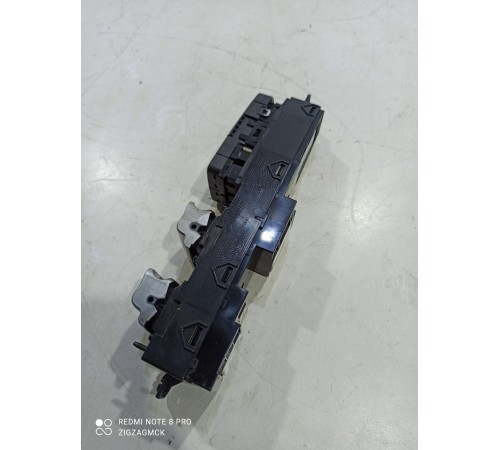 Блок управления стеклоподъемниками (передний левый)