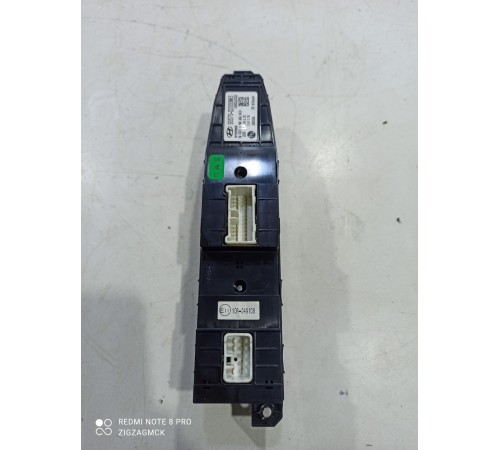 Блок управления стеклоподъемниками (передний левый)