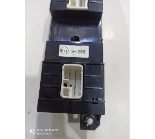 Блок управления стеклоподъемниками (передний левый)