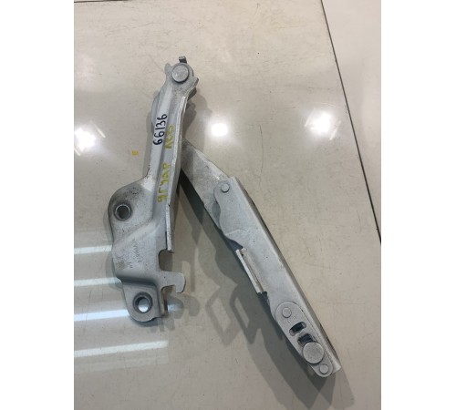 Петля капота (левая)