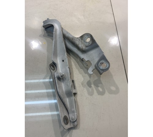 Петля капота (левая)