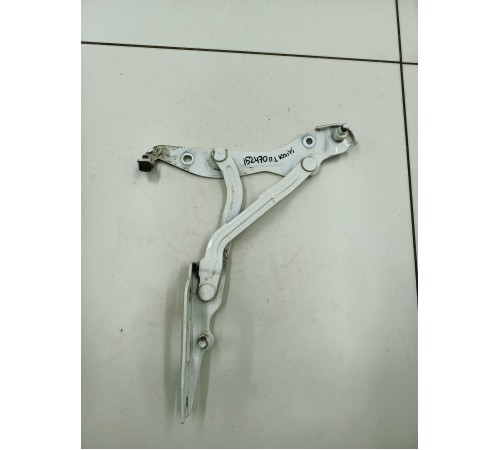 Петля крышки багажника левая