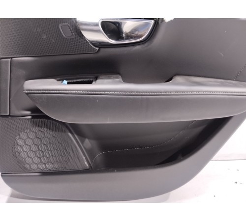 Обшивка двери (задняя правая)