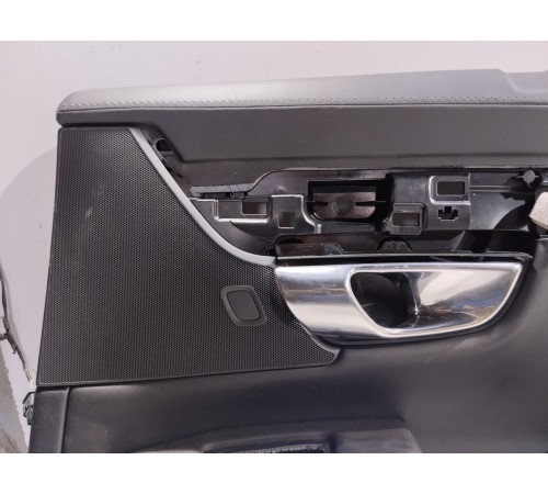 Обшивка двери (задняя правая)