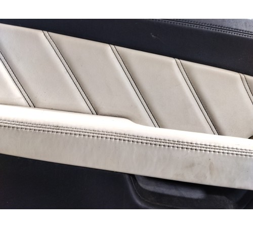 Обшивка двери(передняя левая)