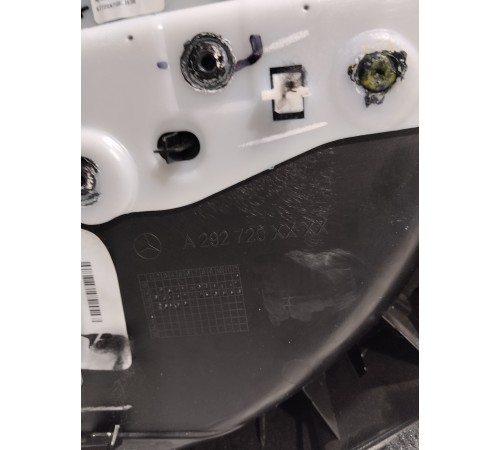 Обшивка двери(передняя левая)