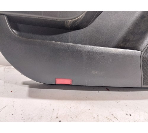 Обшивка двери(передняя левая)