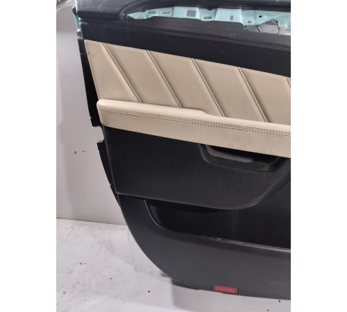 Обшивка двери(передняя левая)