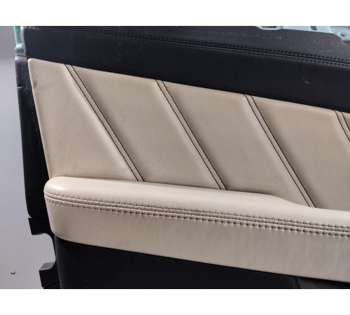 Обшивка двери(передняя левая)