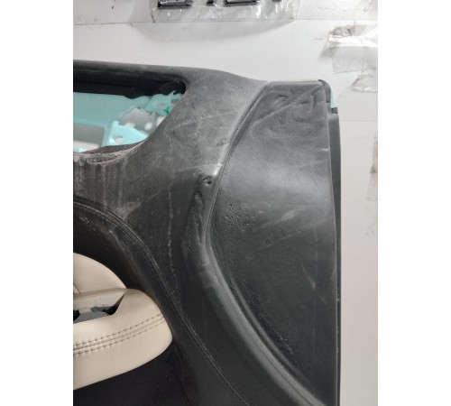 Обшивка двери(передняя левая)