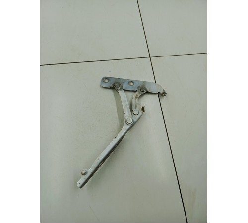 Петля капота правая