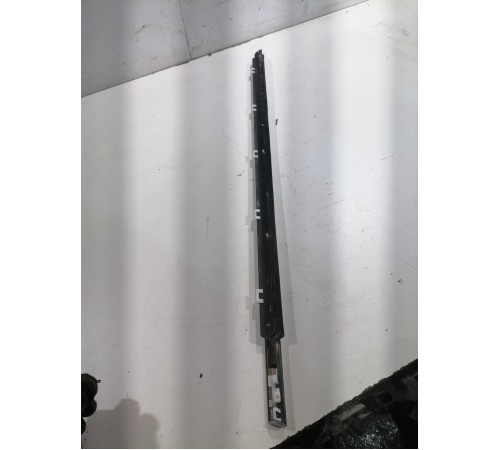 Молдинг двери,передний левый