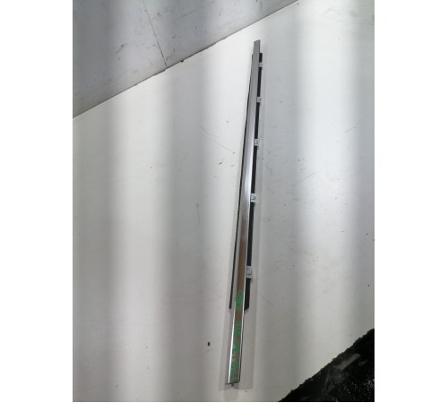 Молдинг двери,передний левый