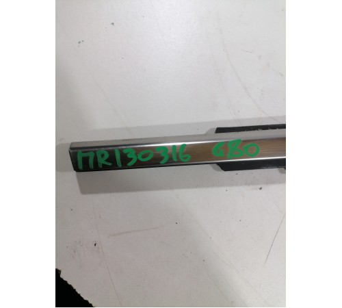 Молдинг двери,передний левый