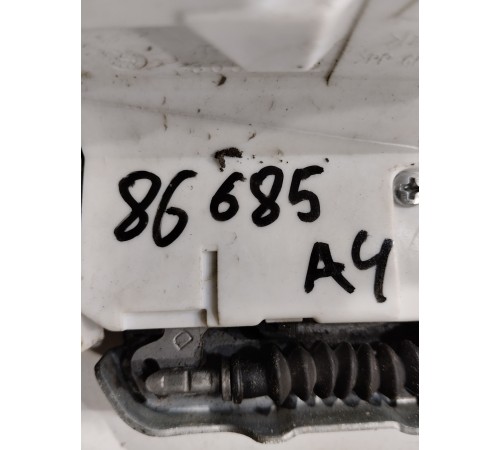 Замок двери (передний правый)