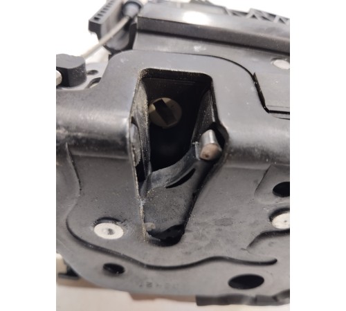 Замок двери (передний правый)