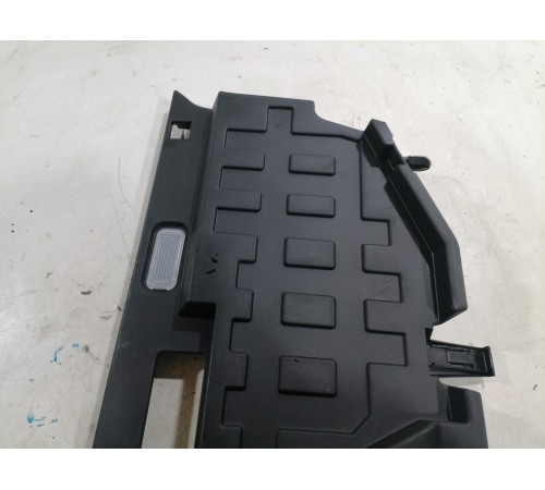 Пластик багажника