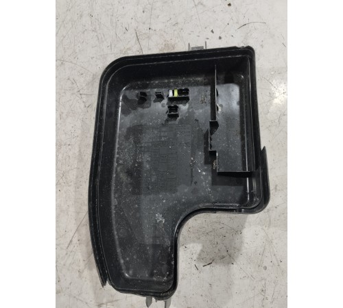 Крышка блока предохранителя