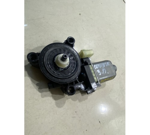 Моторчик стеклоподъемника (задний правый)