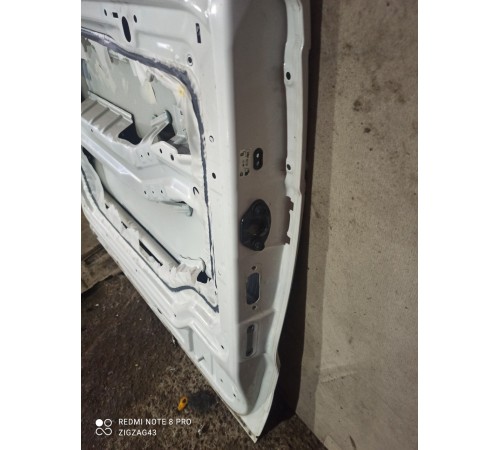 Дверь (средняя, правая)