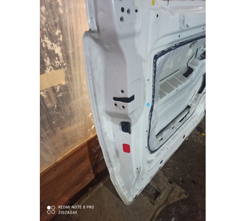 Дверь (средняя, правая)