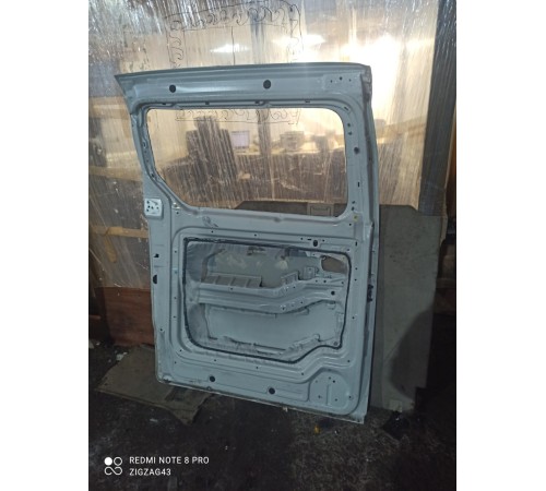 Дверь (средняя, правая)