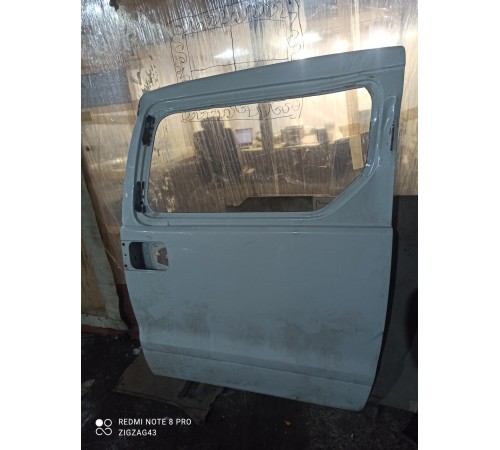 Дверь (средняя, правая)