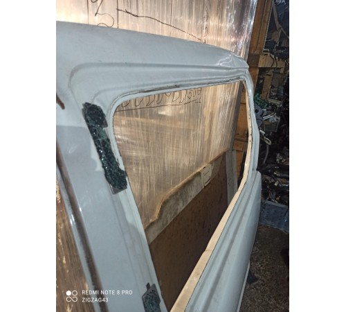 Дверь (средняя, правая)