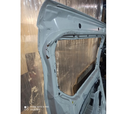 Дверь (средняя, правая)