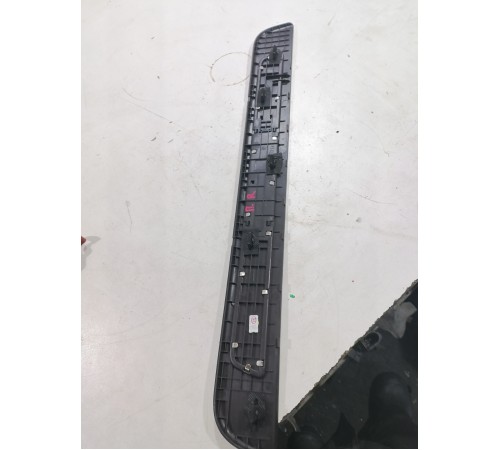 Накладка на порог передняя правая 