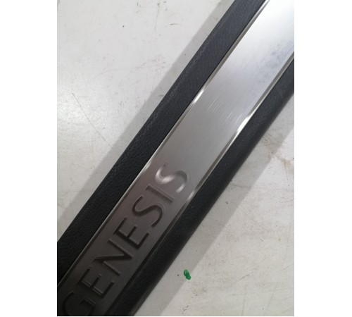 Накладка на порог передняя правая 