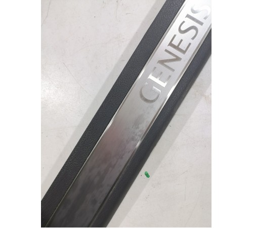 Накладка на порог передняя правая 