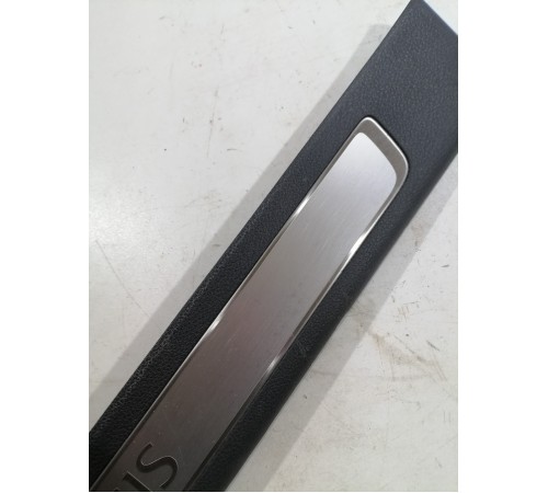 Накладка на порог передняя правая 