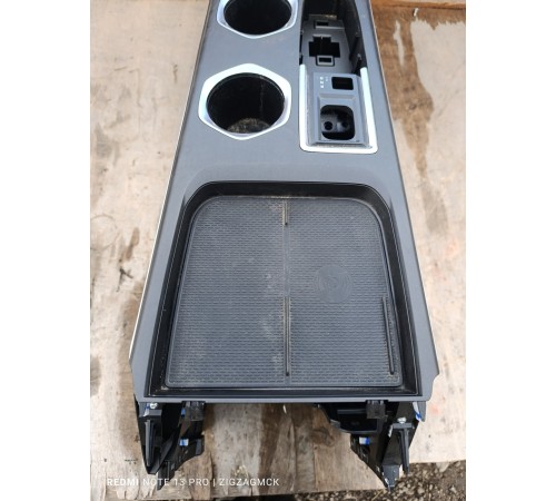 Центральная консоль с подлокотником в сборе