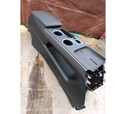 Центральная консоль с подлокотником в сборе