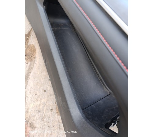 Центральная консоль с подлокотником в сборе