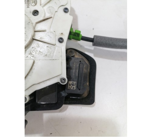 Замок двери передний левый