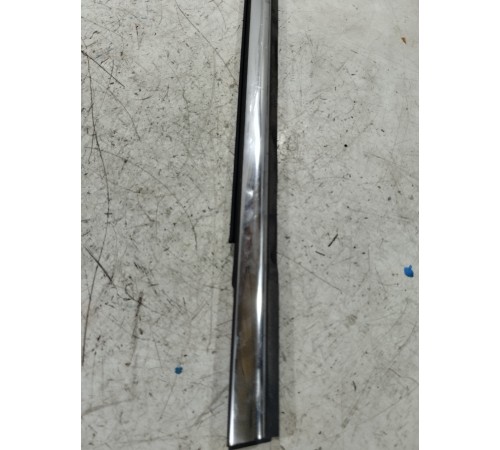 Молдинг стекла задний правый 