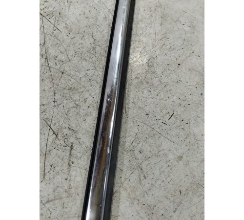 Молдинг стекла задний правый 