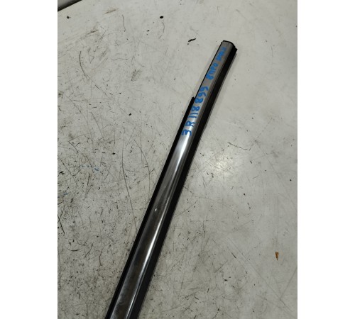 Молдинг стекла задний правый 