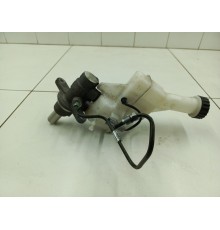 Главный тормозной цилиндр с бачком