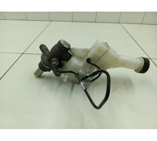 Главный тормозной цилиндр с бачком